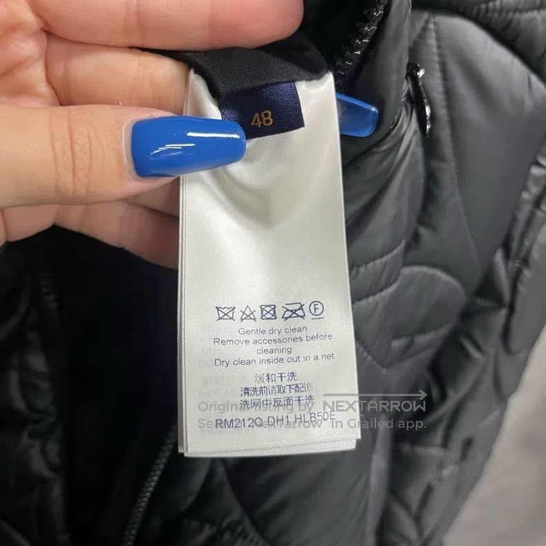 Louis Vuitton Louis Vuitton Black logo embossed graphic zipper solid hoo Size US M / EU 48-50 / 2 - 7 Thumbnail