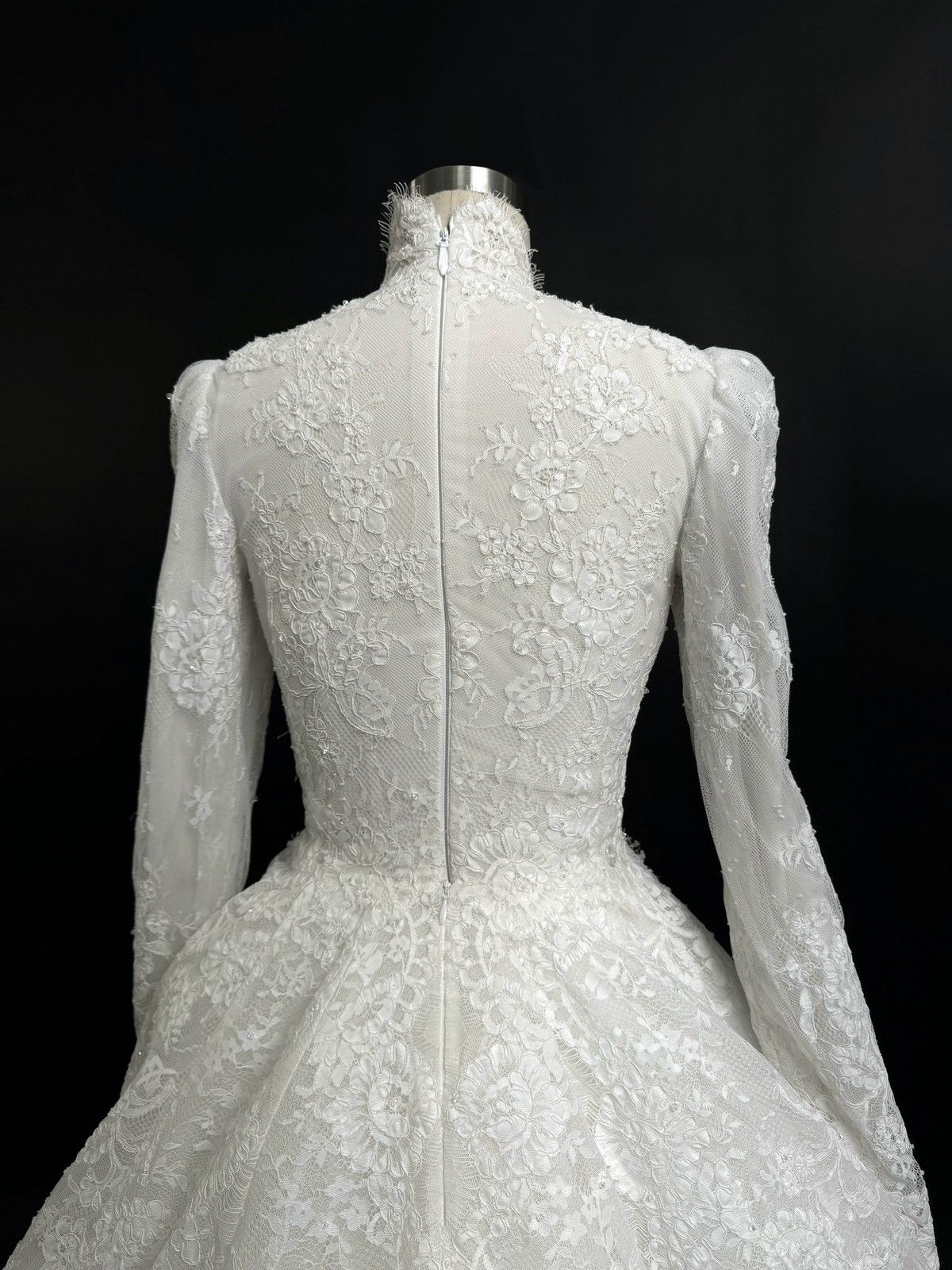 Other Preloved US 2 Anna Augusta French Corded Lace Bridal Gown Size XS / US 0-2 / IT 36-38 - 6 Thumbnail