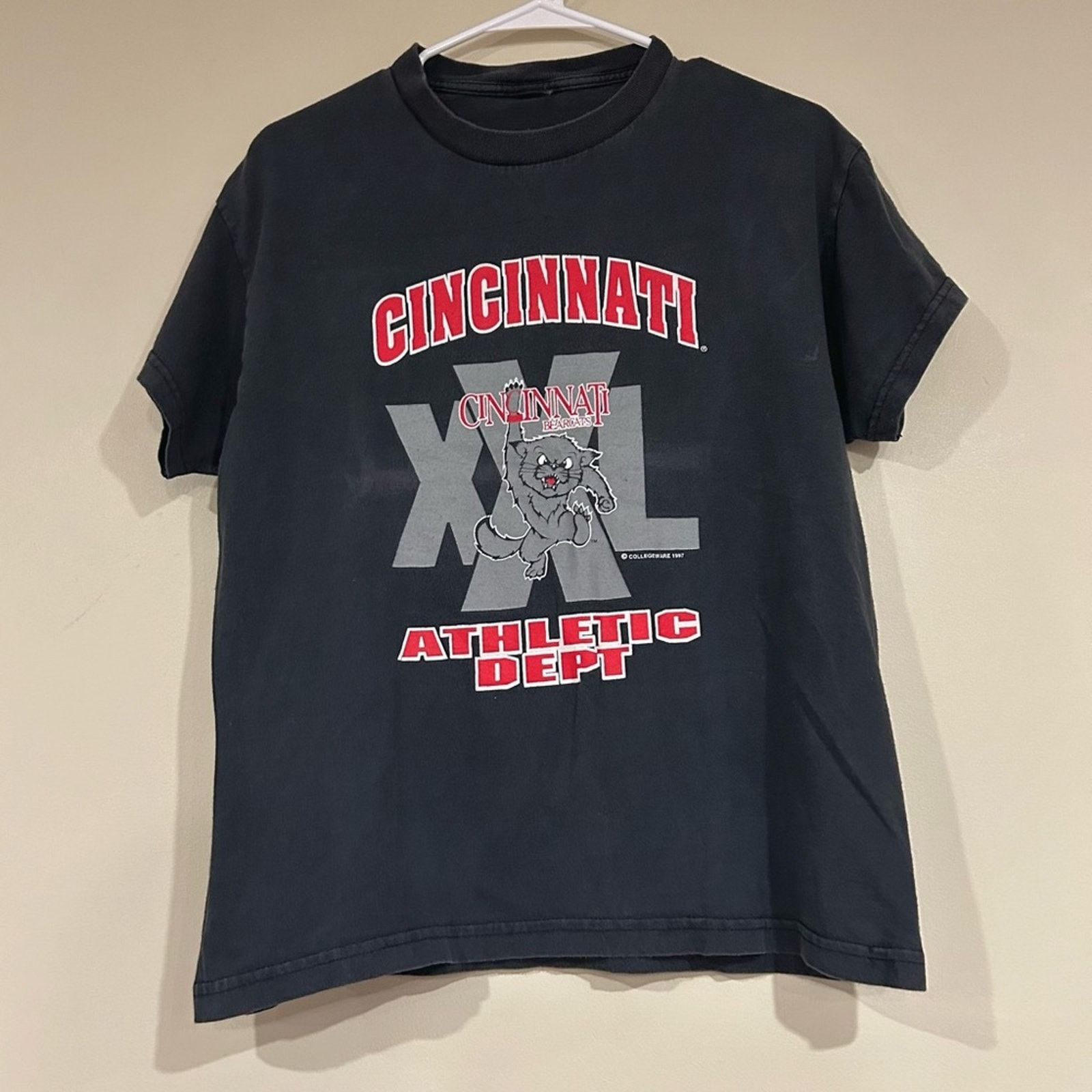 Other Vintage 1997 Cincinnati Bearcats Shirt Size US M / EU 48-50 / 2 - 1 Thumbnail