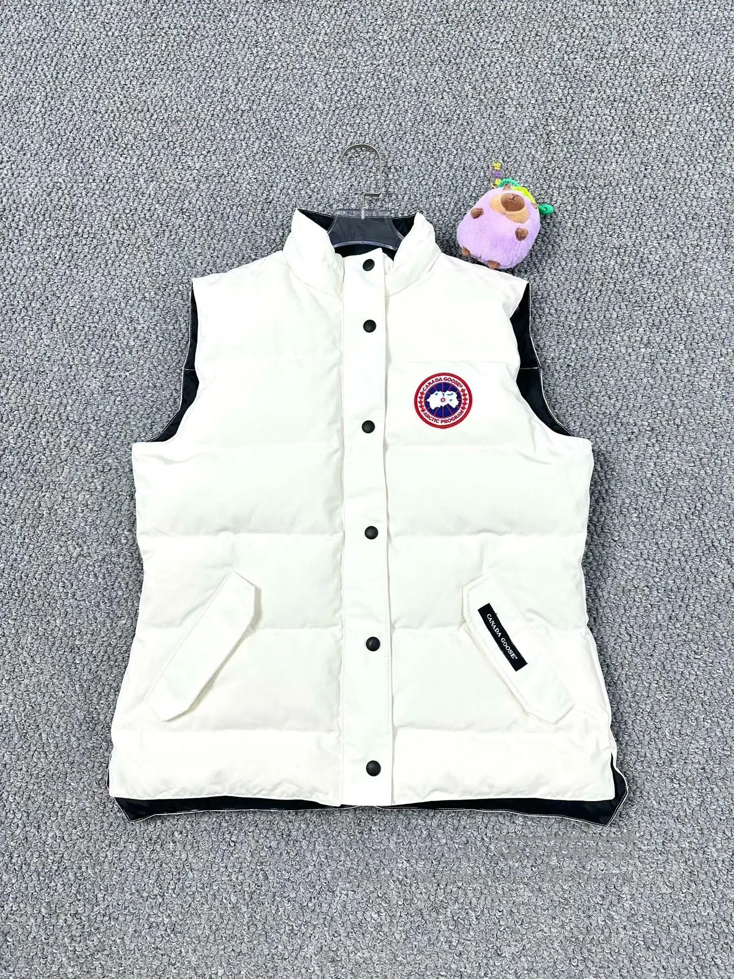 Canada Goose Canada Goose White Chest Badge Down Vest| Size US L / EU 52-54 / 3 - 1 Thumbnail