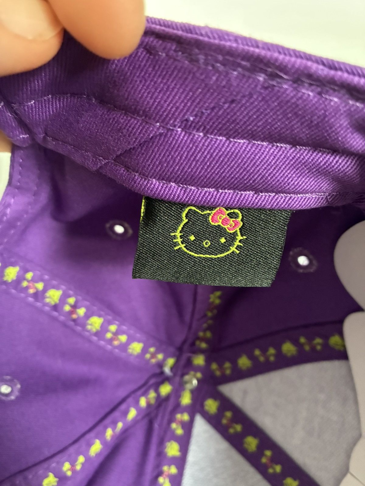 New Era 2010 BRAND NEW Hello Kitty X New Era cap! Size ONE SIZE - 12 Thumbnail