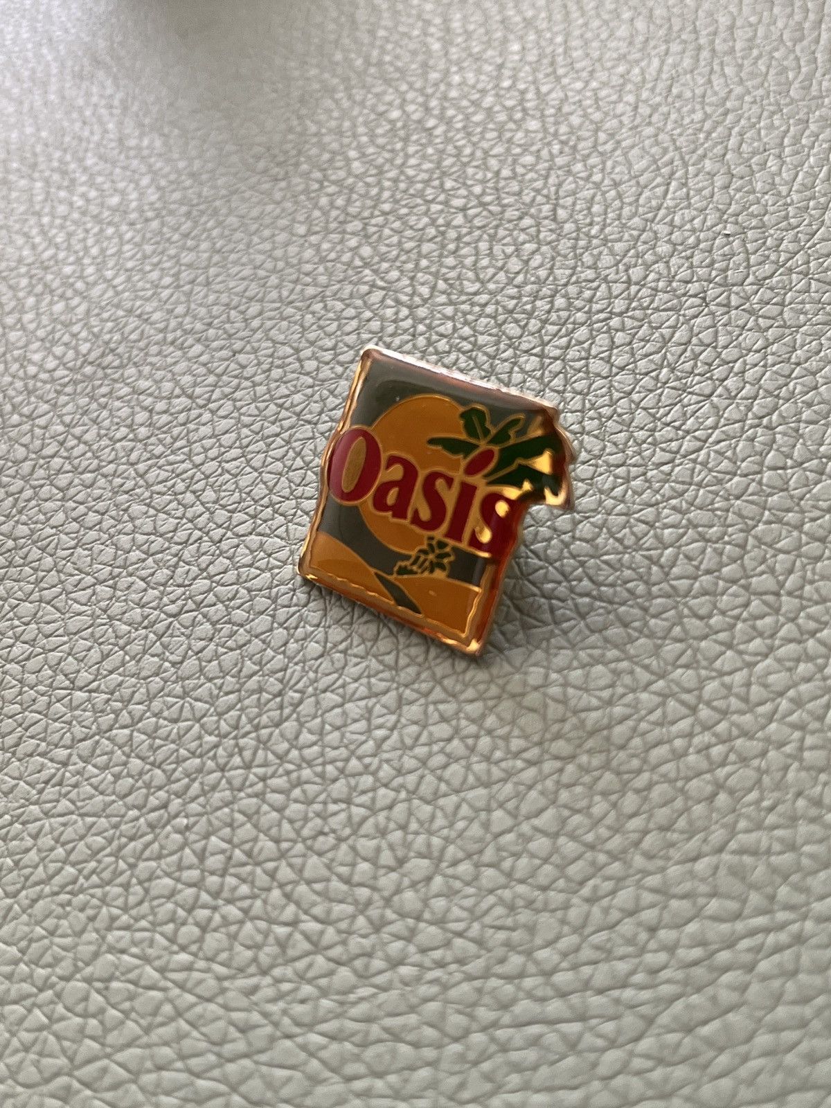 Junk Food × Vintage Oasis fruit juice vintage pin Size ONE SIZE - 2 Thumbnail