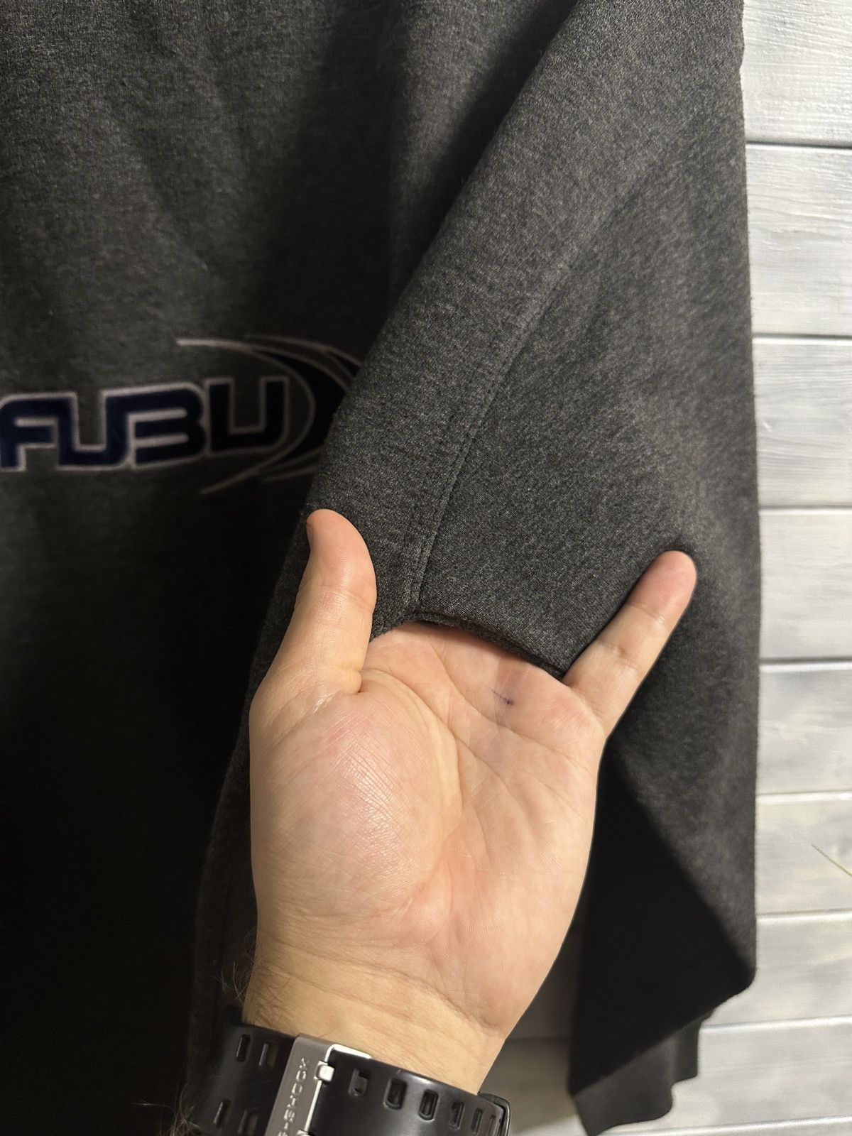 Fubu Rare Vintage Sweatshirt FUBU 1992 Surfing Size L Size US L / EU 52-54 / 3 - 7 Thumbnail