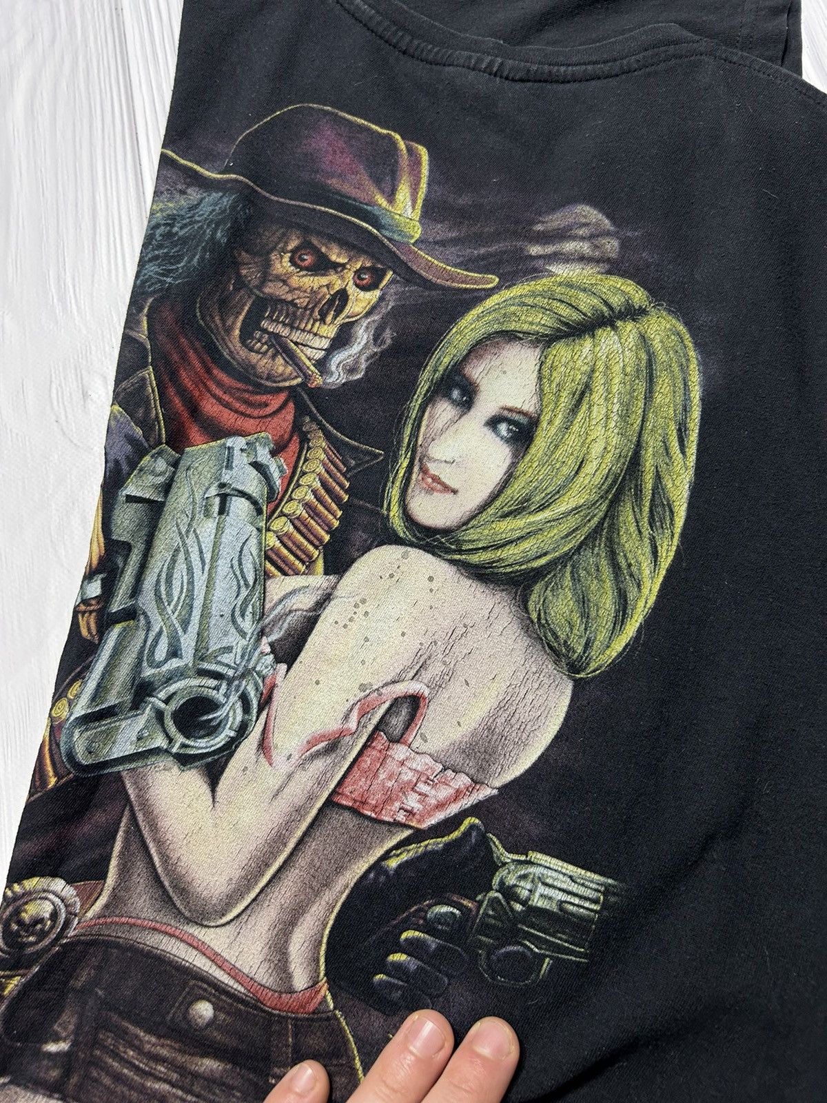 Vintage Vintage Skeleton Girl Ass Weapon T-Shirt Size US L / EU 52-54 / 3 - 12 Thumbnail