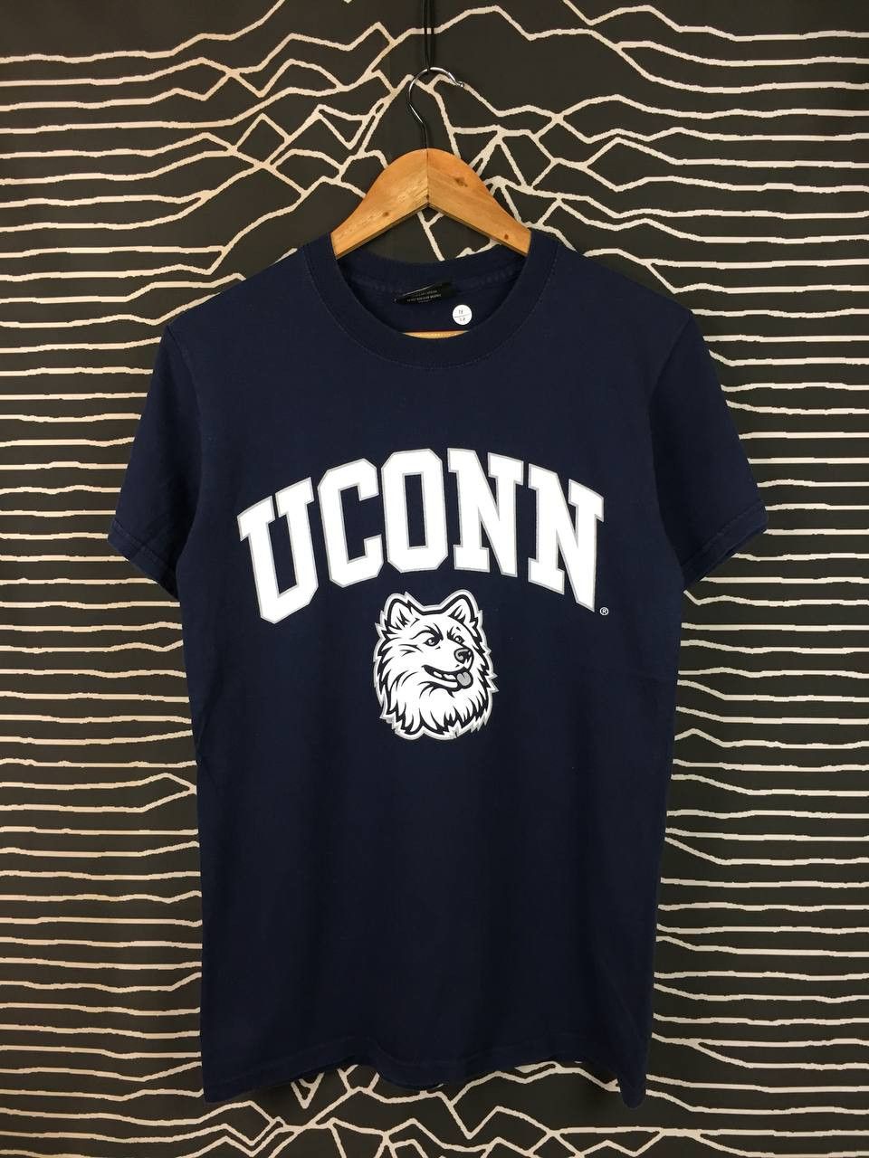 Steve And Barrys Vtg UConn University of Connecticut Huskies Mascot Tee Size US S / EU 44-46 / 1 - 1 Thumbnail