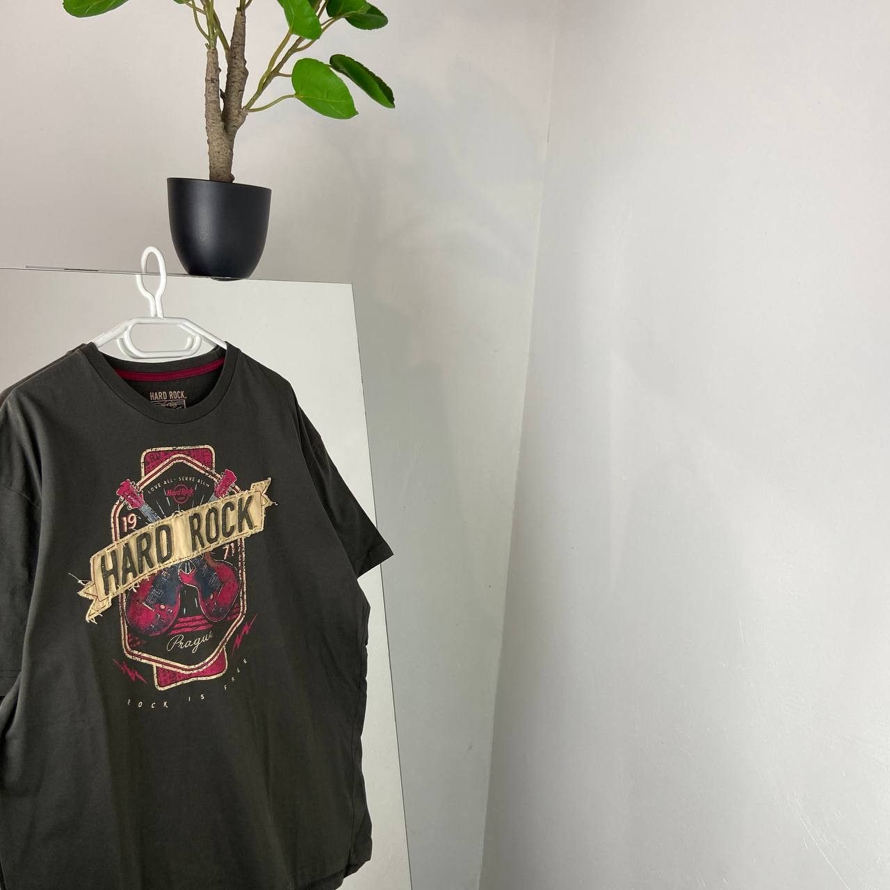 Hard Rock Cafe Vintage Hard Rock Cafe 3D Logo T-Shirt Size US XL / EU 56 / 4 - 2 Thumbnail