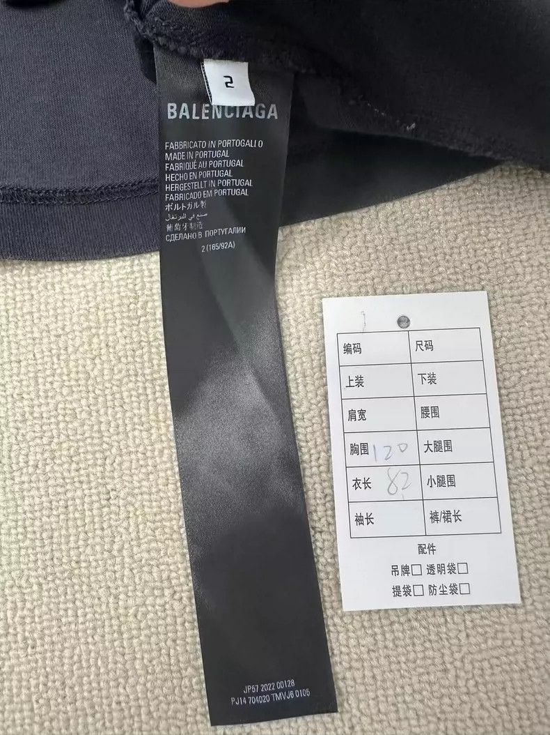 Balenciaga Balenciaga Short Sleeve T-Shirt with Cover Letter Size US M / EU 48-50 / 2 - 5 Thumbnail