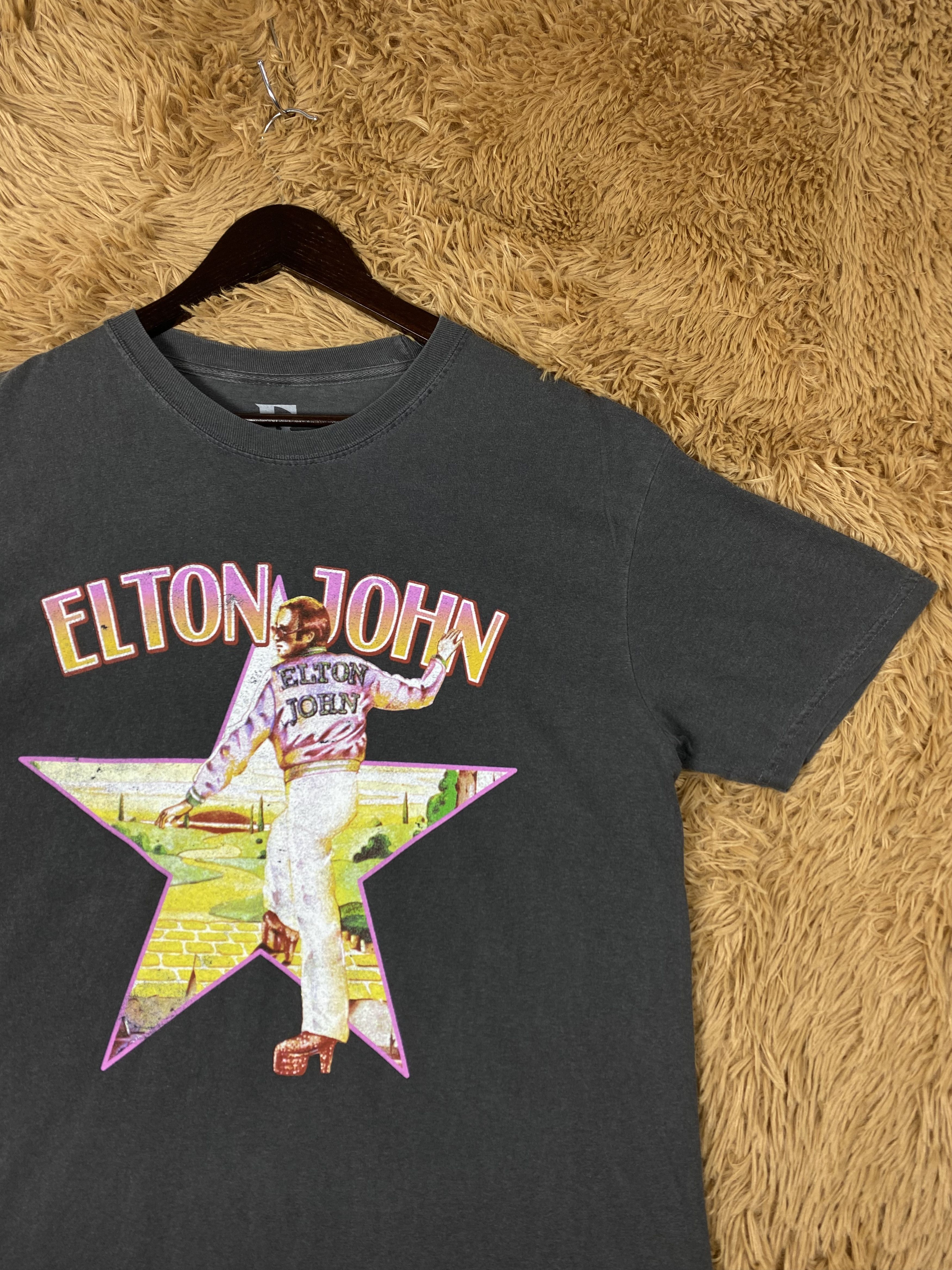 Band Tees Vintage Elton John Shorts Sleeve T-Shirts PT0093 Size US L / EU 52-54 / 3 - 3 Thumbnail