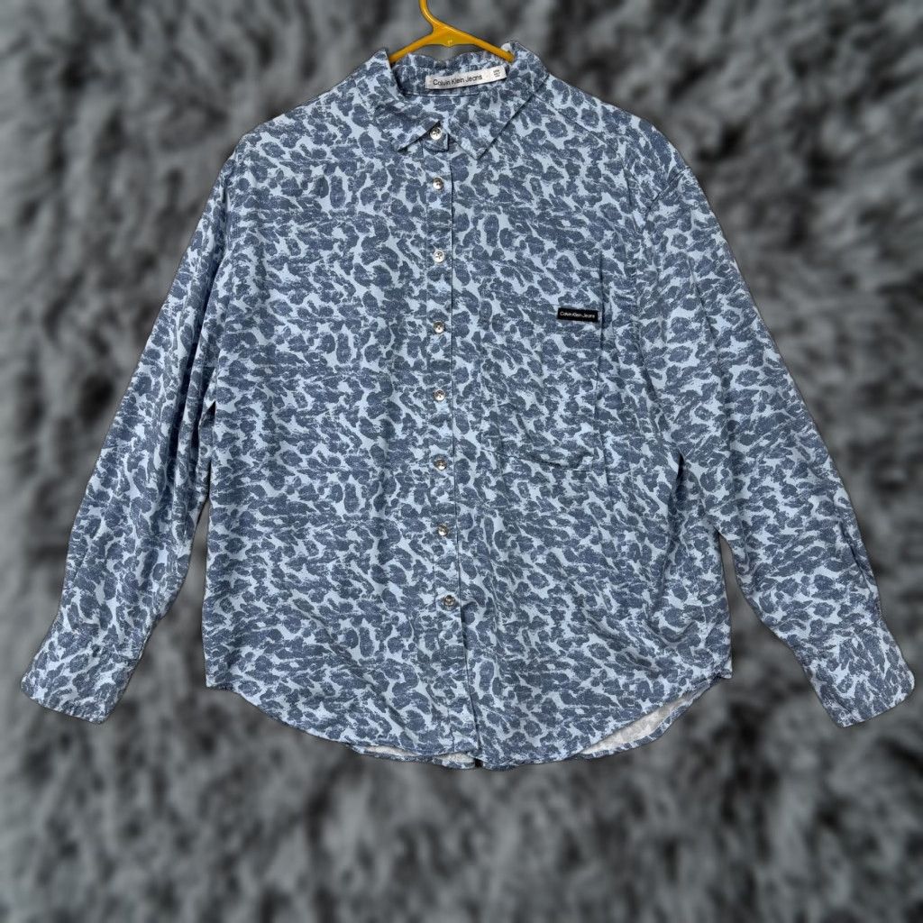Vintage Calvin Klein Button-Up Shirt Mens Small Blue Animal Print Lyocell Rayon button Size US S / EU 44-46 / 1 - 1 Thumbnail