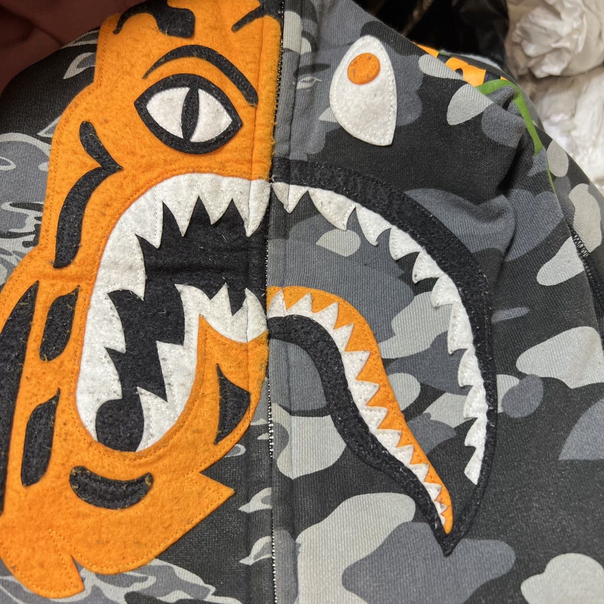 Bape × Undefeated Bape X Undefeated Tiger Shark Half Full ZipUp Hoodie Black Size US XL / EU 56 / 4 - 16 Thumbnail