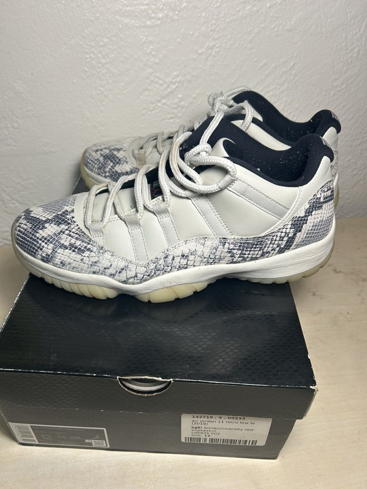 Jordan Brand Jordan “light bone” low top 11s Size US 12 / EU 45 - 3 Thumbnail