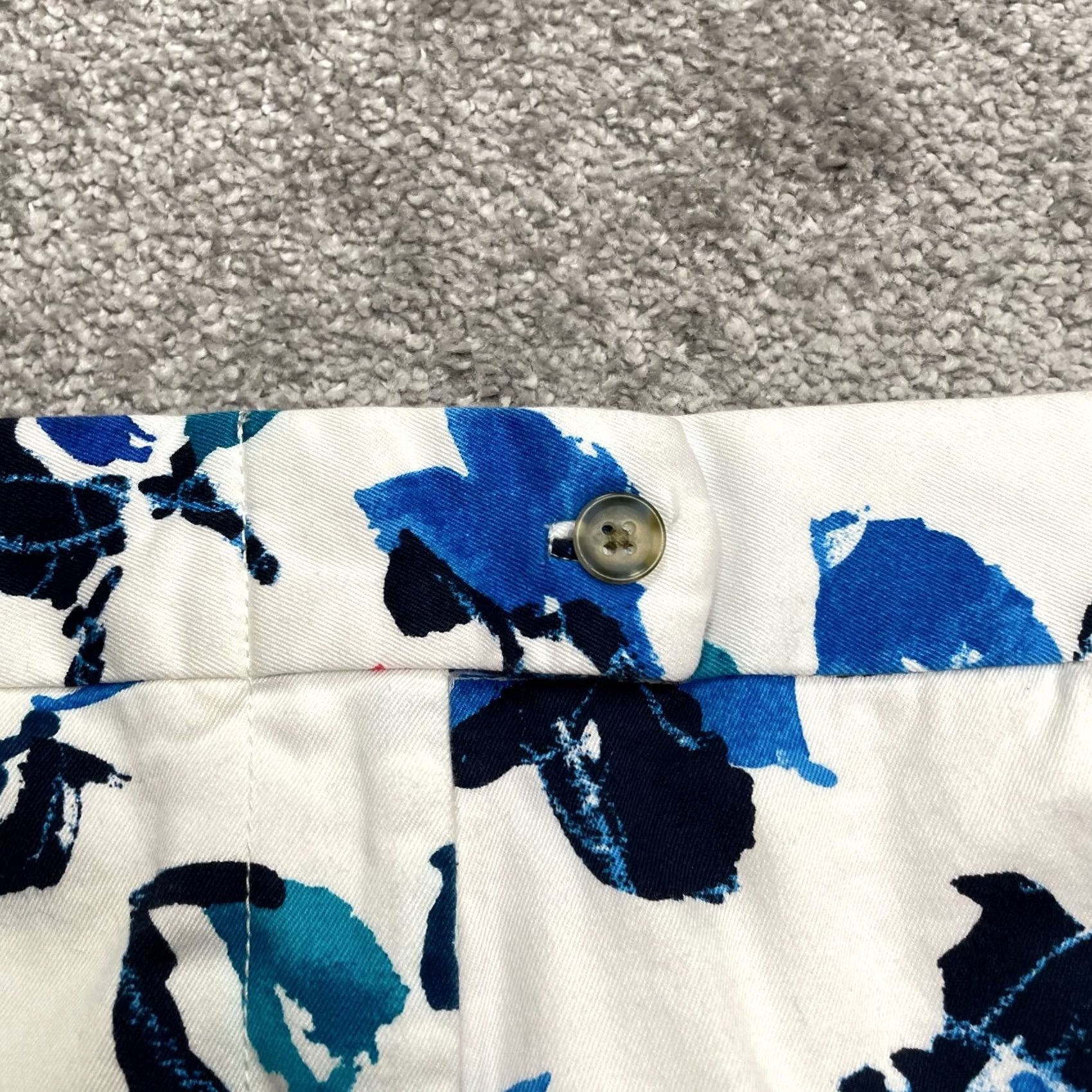 J.Crew J.CREW Womens Shorts 00 White Floral Casual Mid Rise Cotton Stretch Bermuda 3" Size 24" / US 00 / IT 34 - 3 Thumbnail