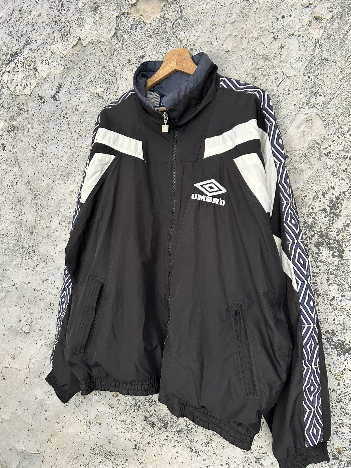 Umbro Vintage Umbro 90s Sport Light Jacket Rap Streetwear Football Size US XL / EU 56 / 4 - 2 Thumbnail