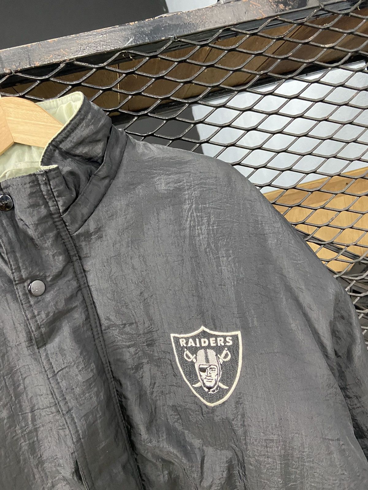 NFL ❤️‍🔥SEND OFFER❤️‍🔥 90S RAIDERS REEBOK NFL BOMBERS Size US L / EU 52-54 / 3 - 6 Thumbnail