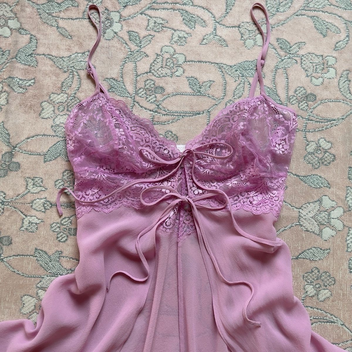 Victoria's Secret Vintage 2000s Pink Lace & Silk Camisole (Medium) Size M / US 6-8 / IT 42-44 - 10 Thumbnail
