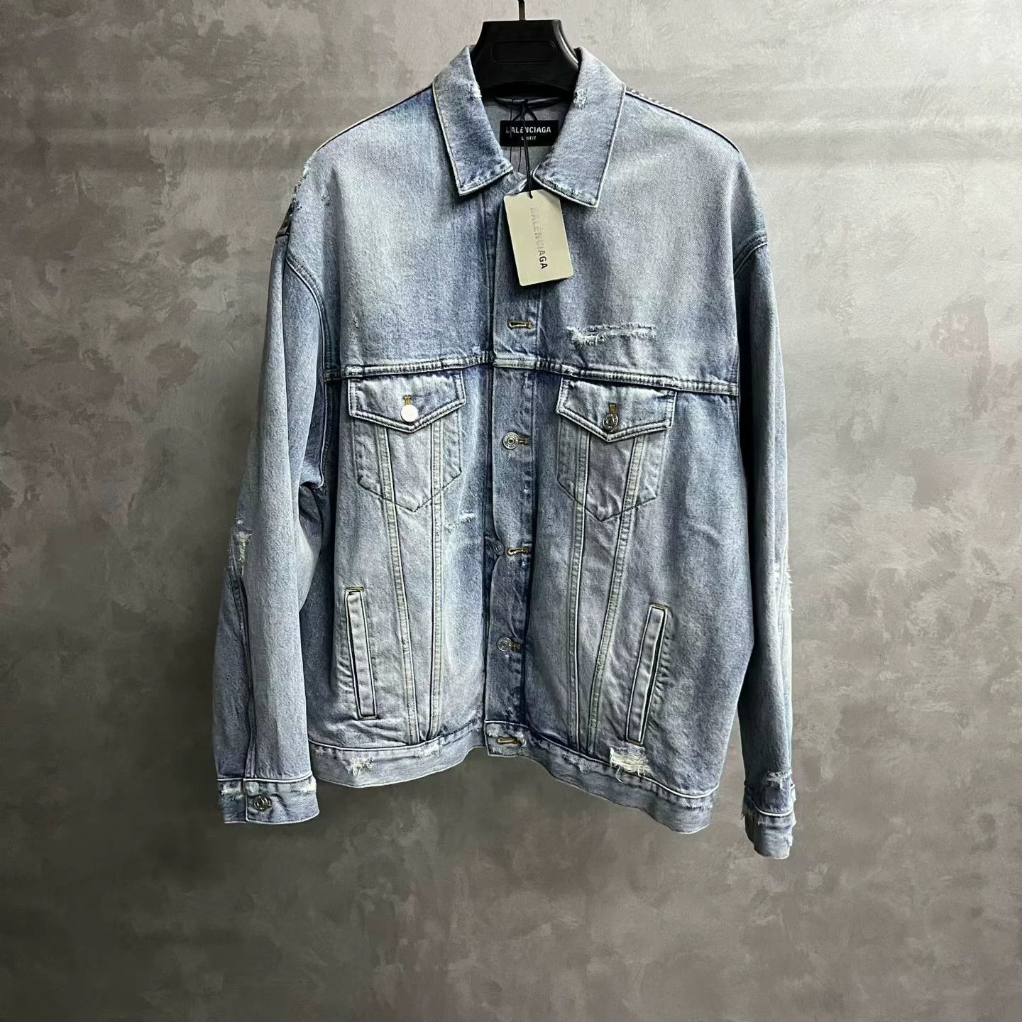 Balenciaga balenciaga oversized light blue denim jacket Size US S / EU 44-46 / 1 - 1 Thumbnail