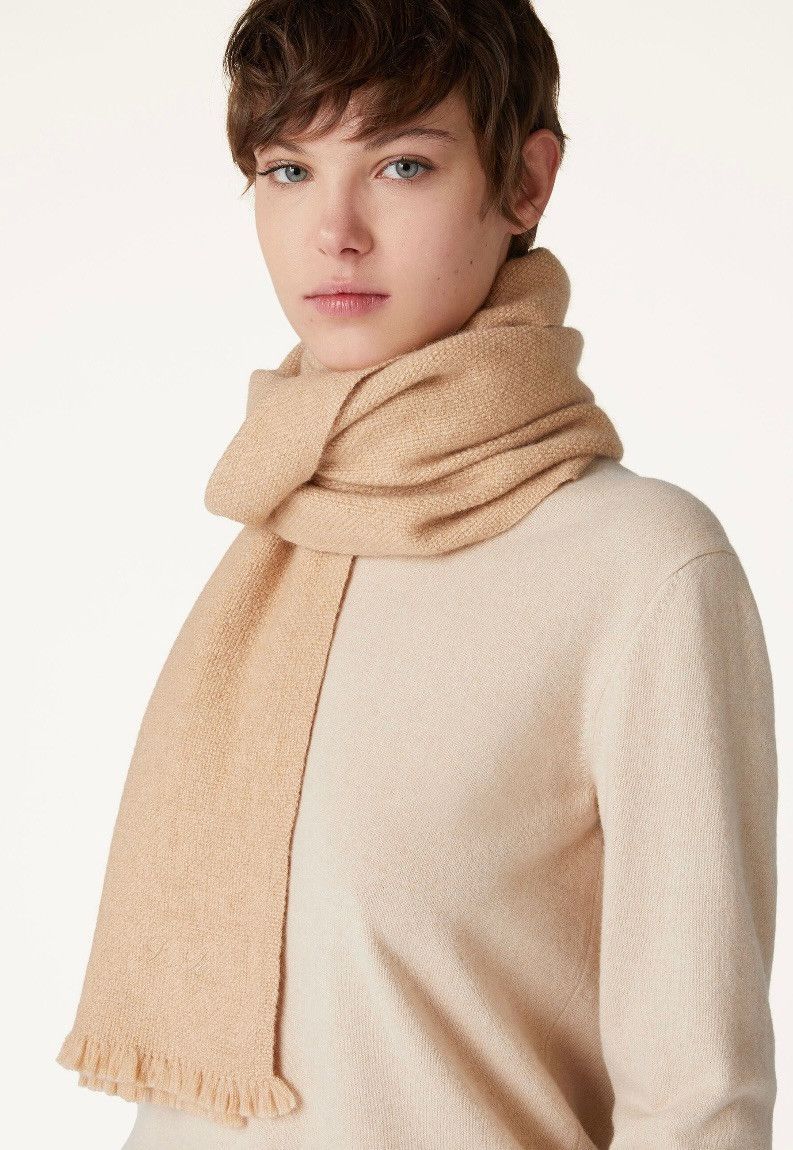 Loro Piana o1srvl11e0325 FAN9269 Size: OS / Sciarpa Scarf in Camel Size ONE SIZE - 2 Thumbnail