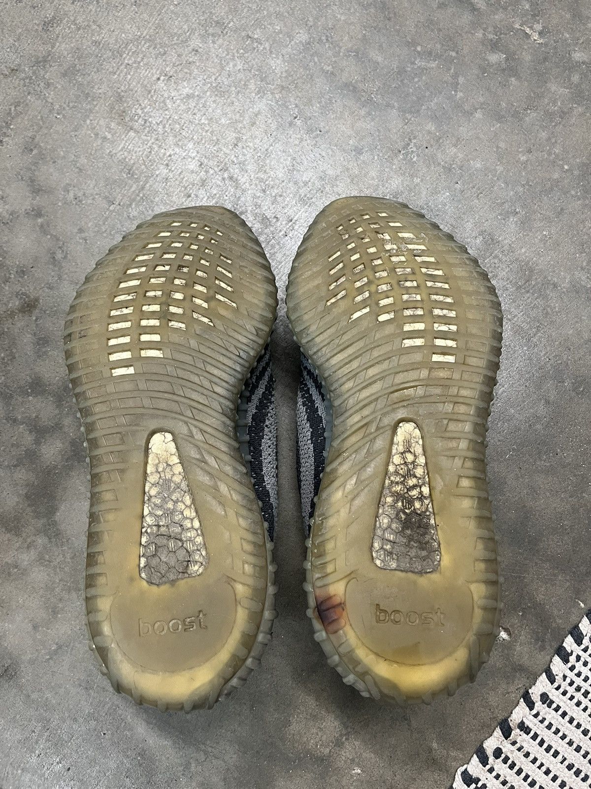 Adidas Adidas yeezy beluga 2.0 V2 Size US 10.5 / EU 43-44 - 6 Thumbnail