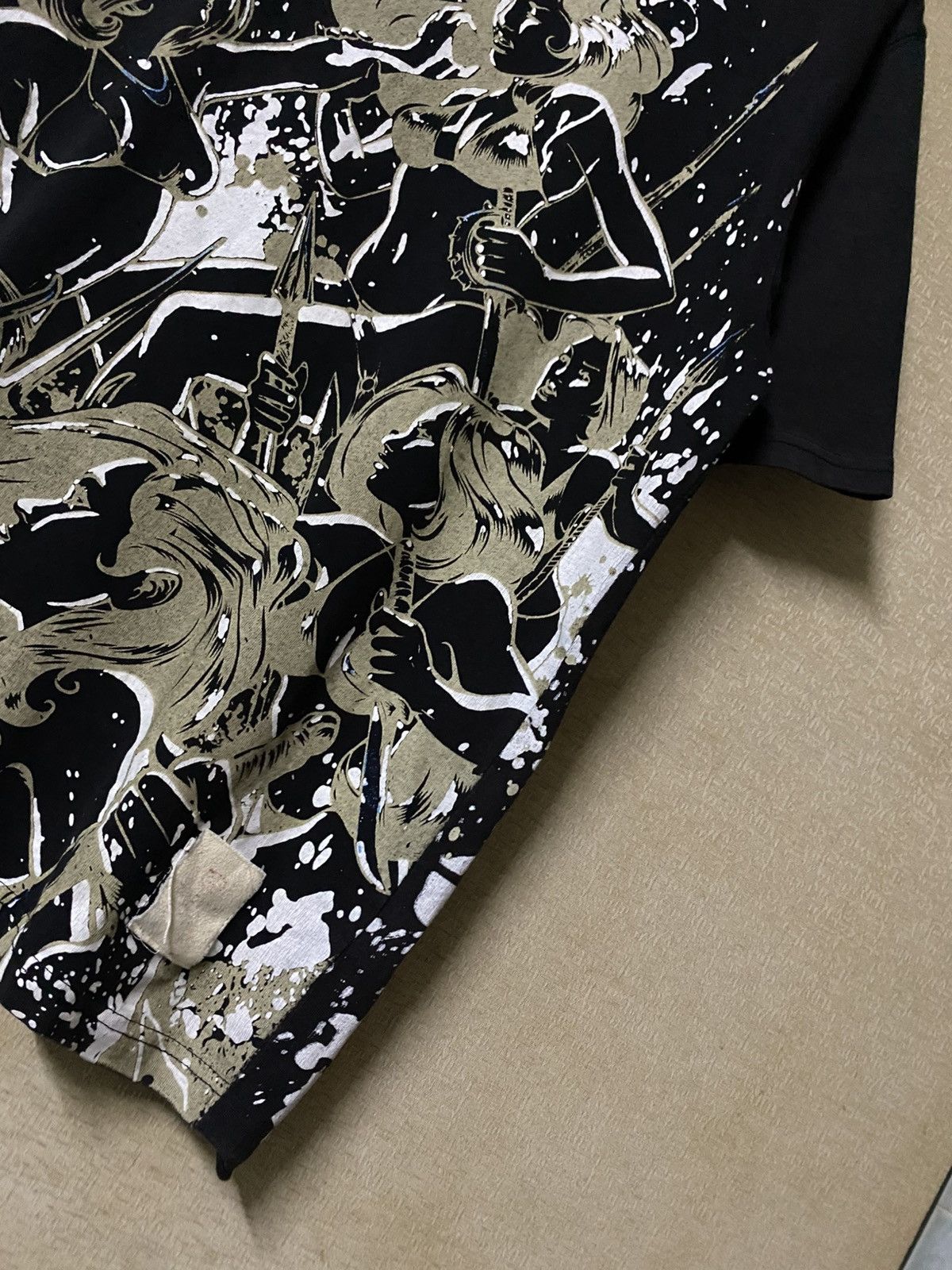Ecko Unltd. ECKO UNLTD Sexy Girls Spray Art Overprint Tshirt Size US L / EU 52-54 / 3 - 5 Thumbnail