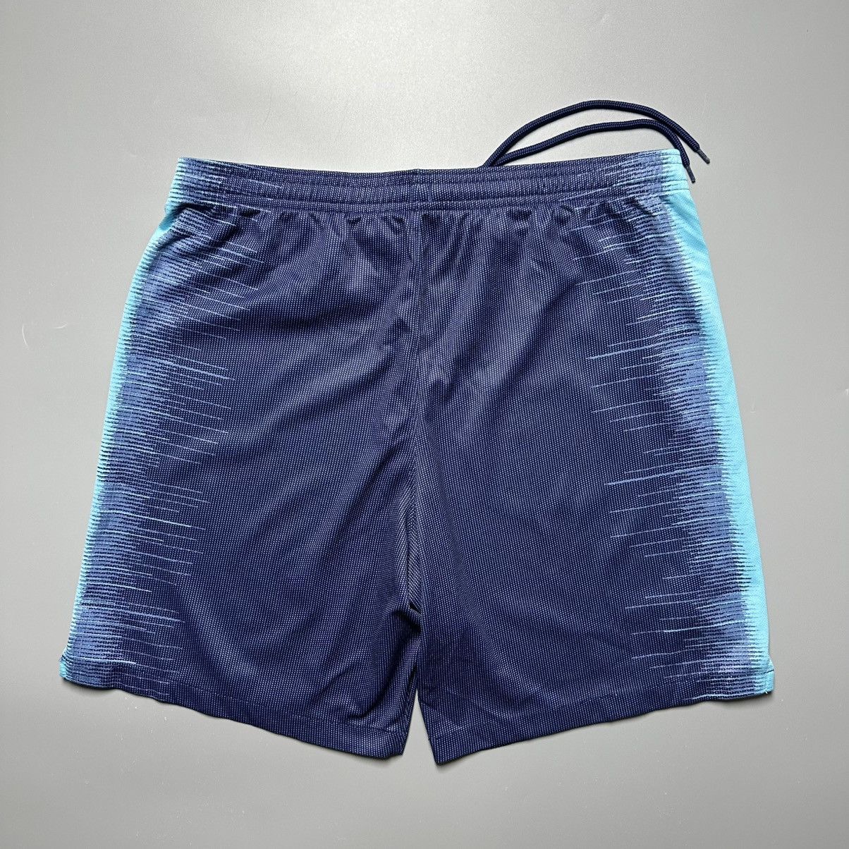 Nike TOTTENHAM HOTSPUR NIKE 2018/2019 SOCCER AWAY SHORTS #7 SON Size US 33 - 6 Thumbnail