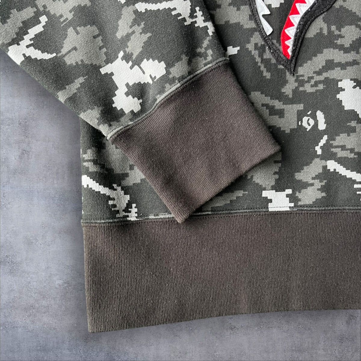 Bape USED BAPE DIGITAL CAMO SHARK CREWNECK “BLACK” SIZE XL Size US XL / EU 56 / 4 - 2 Thumbnail