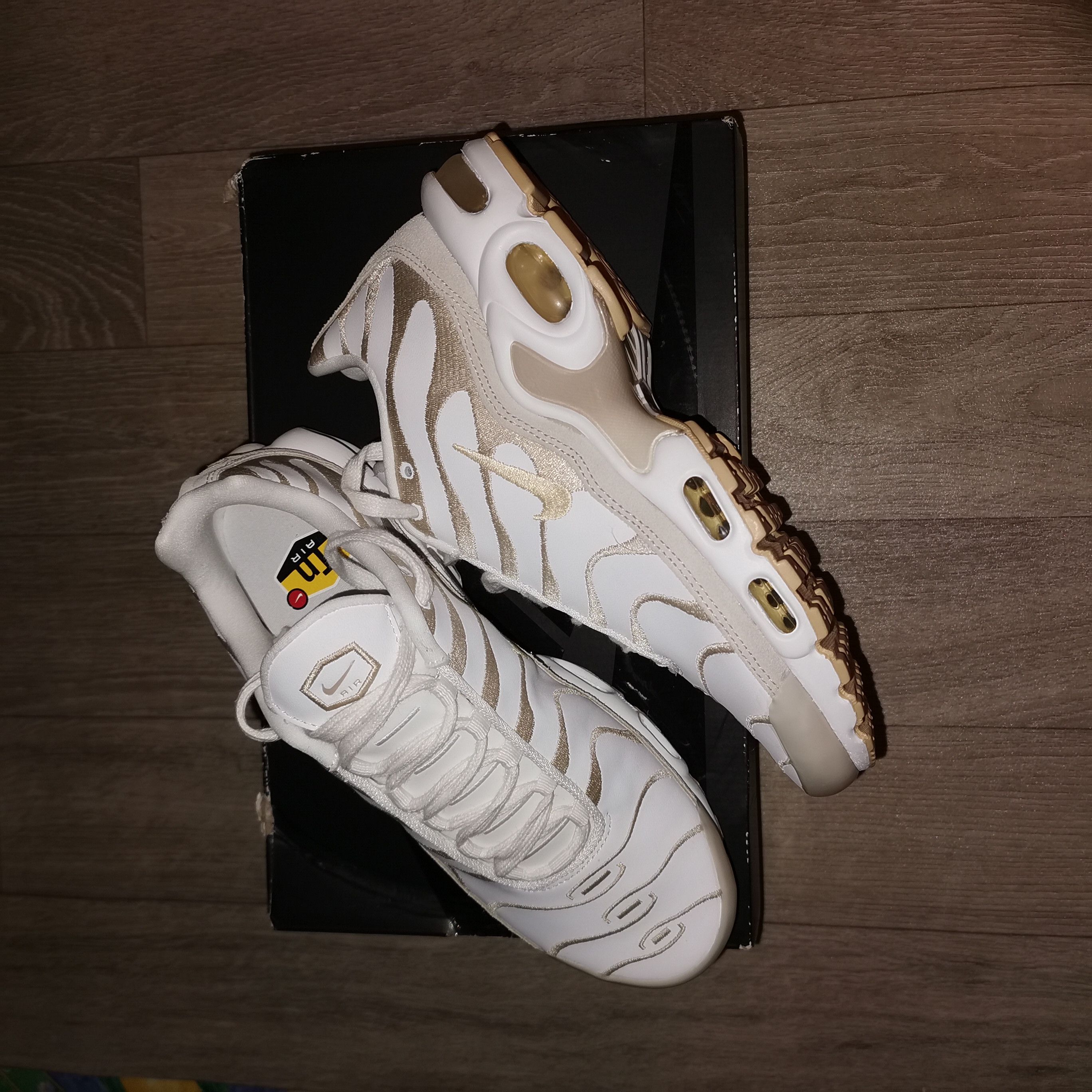 Nike W nike tn AIR MAX PLUS PRM, SUMMIT WHITE /PALE VANILLA Size US 7.5 / IT 37.5 - 3 Thumbnail