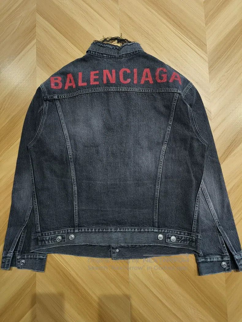 Balenciaga Balenciaga Distressed Destroyed Denim Jacket Size XXS / US 00 / IT 34 - 1 Thumbnail