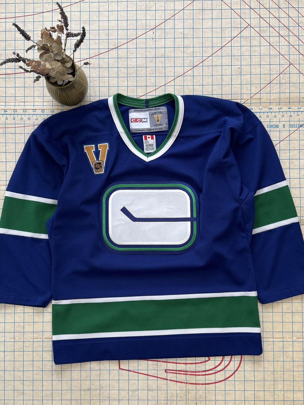 Ccm × NHL CCM Vancouver Canucks Vtg Stick Logo Jersey Blue Size Small Size US S / EU 44-46 / 1 - 2 Thumbnail