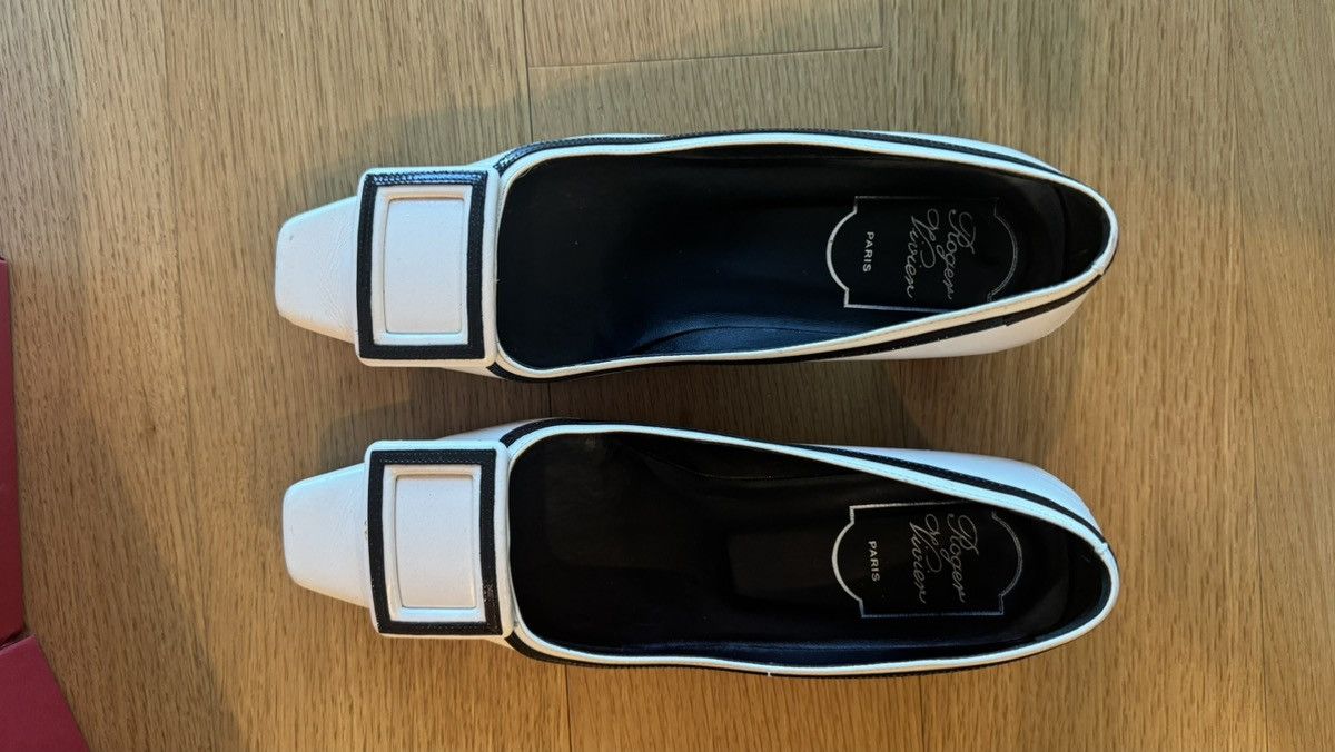 Roger Vivier Belle Pumps-Beige Leather w/Black&WhiteTrim