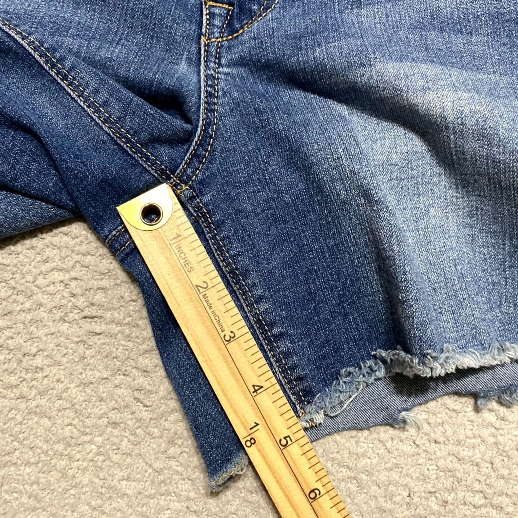 Vintage 1822 Denim Womens Shorts Blue Denim Medium Wash 5" Inseam Cut-Off Mid Rise 6 Regular Pockets Stretch Vintage: No Size 28" / US 6 / IT 42 - 5 Thumbnail