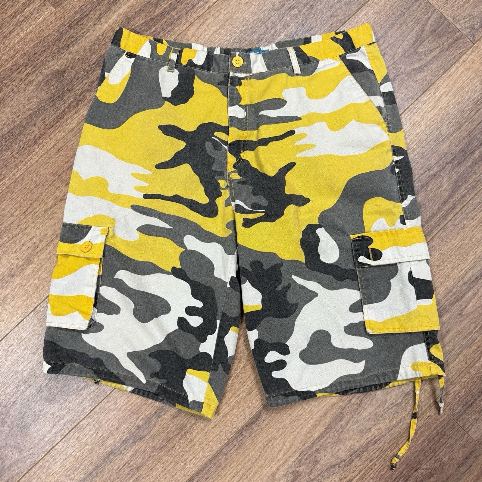 Vintage Vintage THC Camouflage Baggy Shorts Mens 42 W Yellow Skate G Size US 42 / EU 58 - 1 Thumbnail