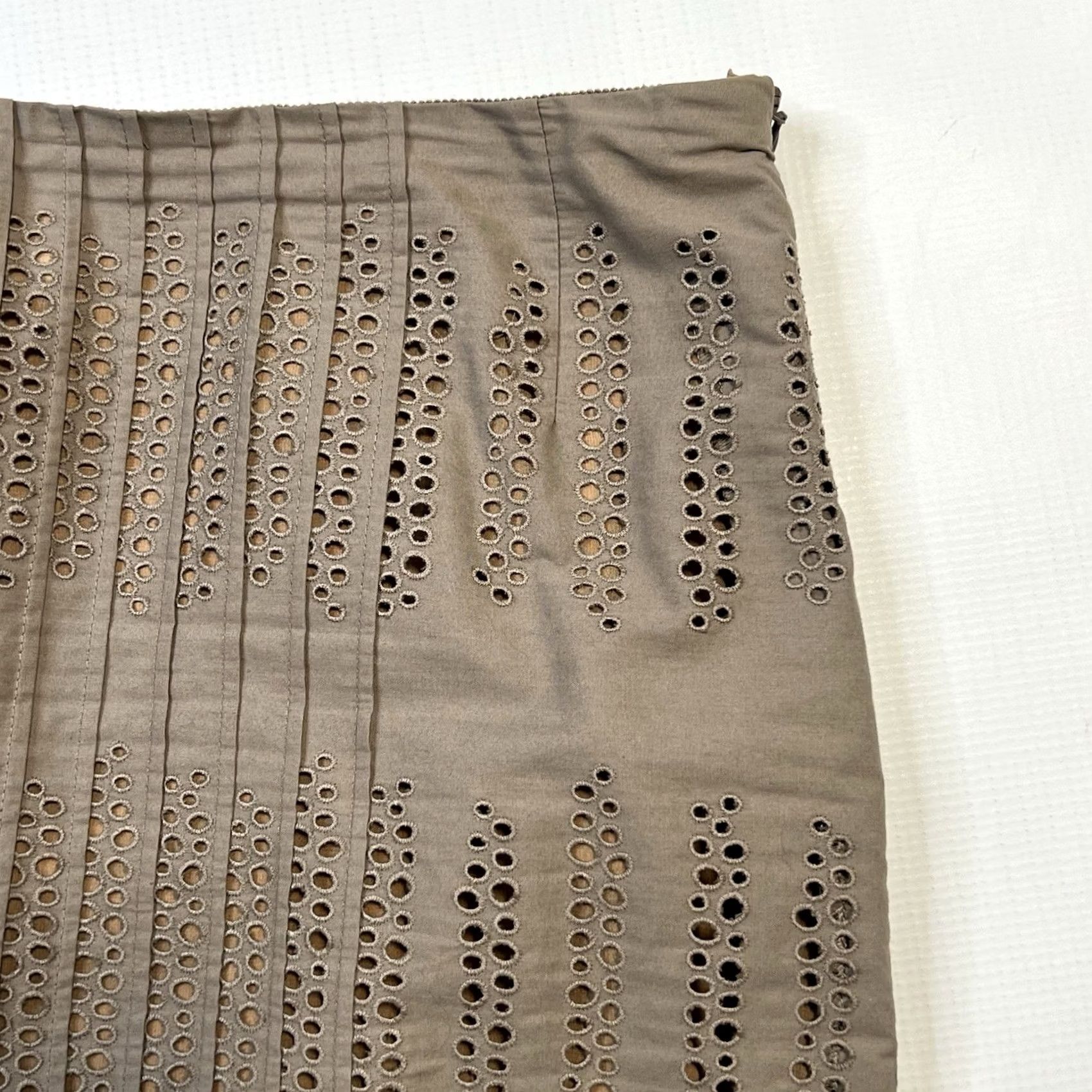 Akris VINTAGE Akris Skirt Brown Silk Lined Knee Length High Rise Pencil & Straight Eyelet Pin Tuck Pleat US 10 Womens Size 32" / US 10 / IT 46 - 5 Thumbnail