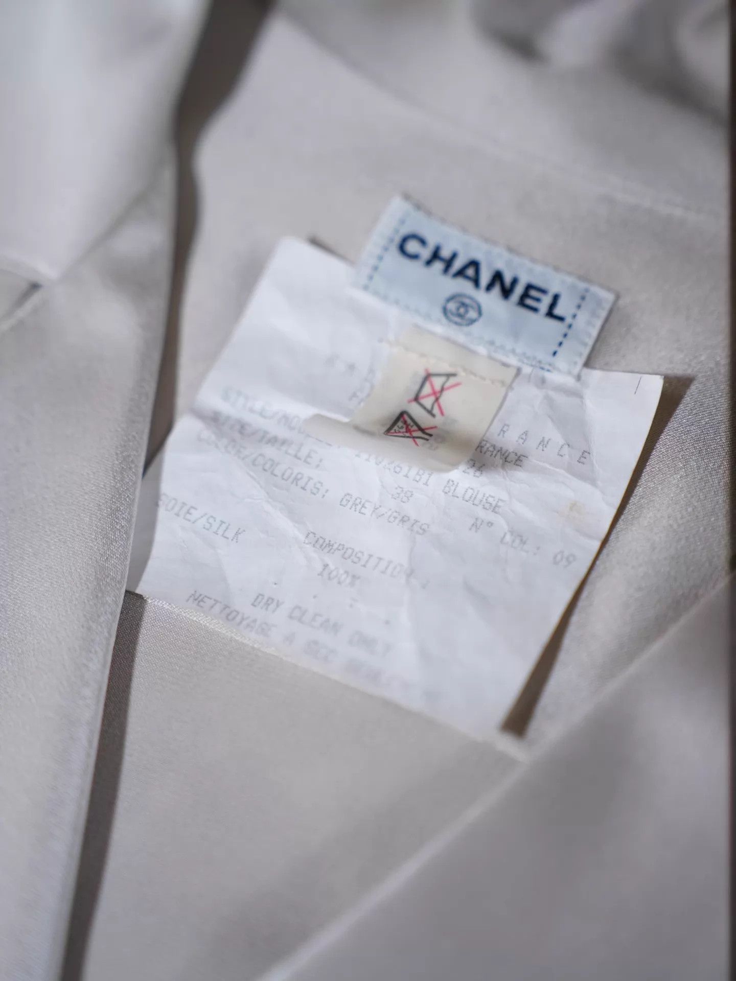 Chanel Chanel Vtg Gray Big Lapel Pleated Gold Button Shirt FR38 Size S / US 4 / IT 40 - 6 Thumbnail