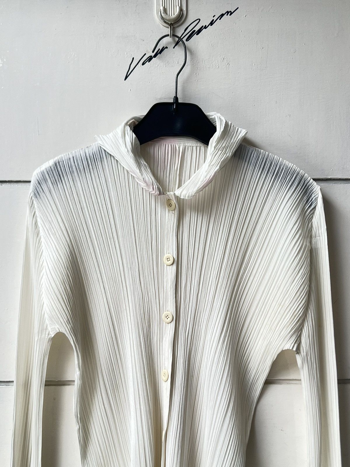 Pleats Please Issey Miyake ISSEY MIYAKE PLEATS PLEASE White Shirt Size US S / EU 44-46 / 1 - 2 Thumbnail