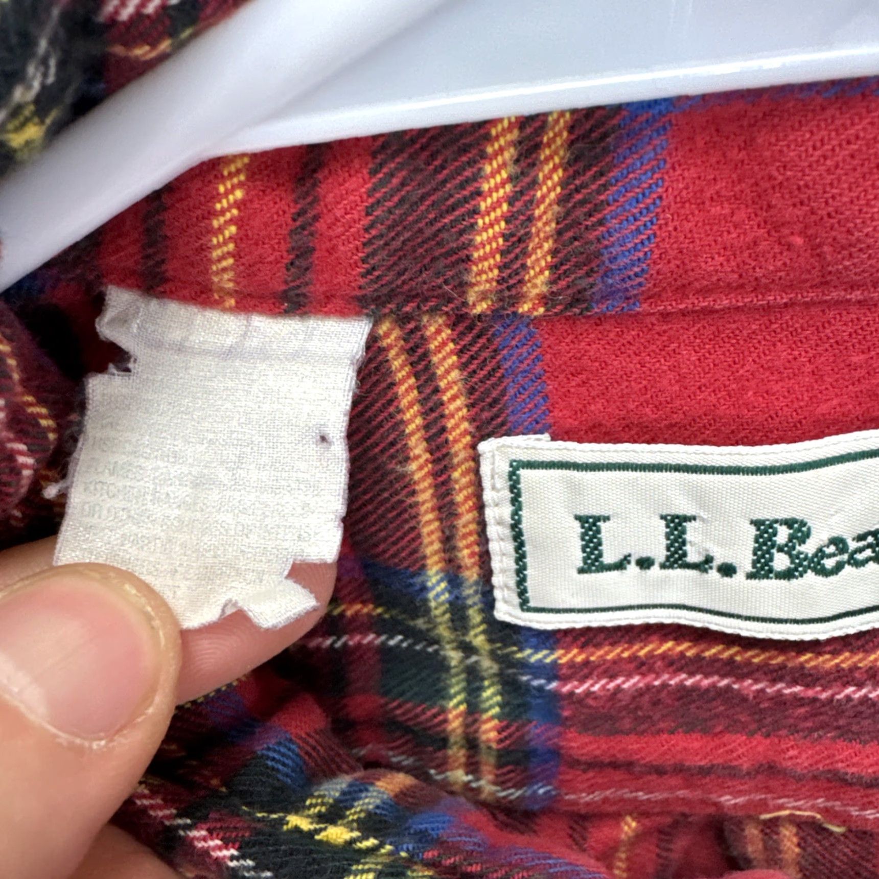 Vintage VINTAGE L.L.Bean DL10 Men’s Large Shirt Red Plaid Flannel Cotton Pocket Button-Up Christmas Plaid Shirts Mens Regular Long Sleeve Size US L / EU 52-54 / 3 - 3 Thumbnail