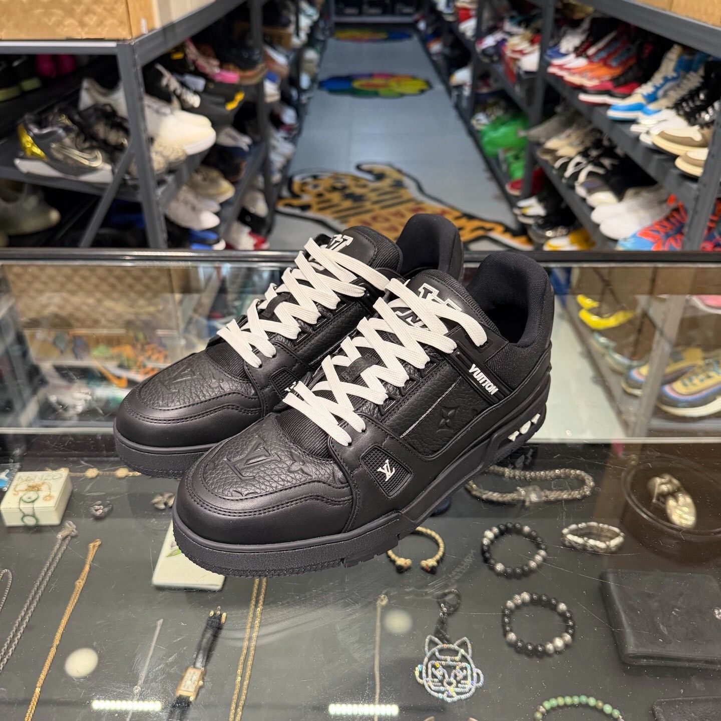 Louis Vuitton Louis Vuitton Trainer Black Embossed Size US 9 / EU 42 - 1 Thumbnail