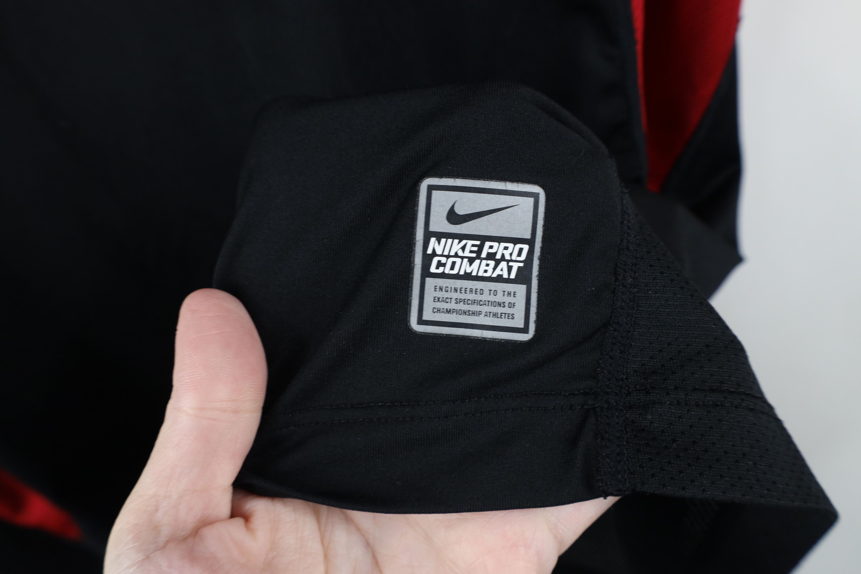 Nike × Vintage Nike Pro Combat Fitted Vented Training Gym T-Shirt Black Size US L / EU 52-54 / 3 - 4 Thumbnail