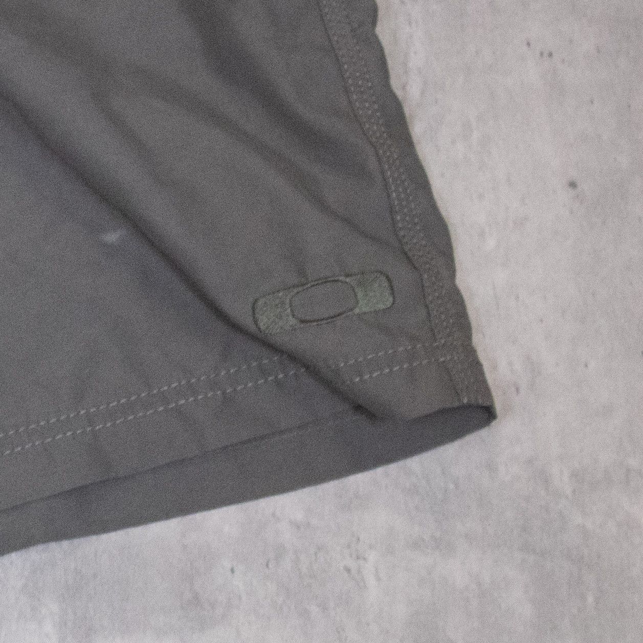 Vintage VTG Y2K 2000's Oakley Crazy Baggy Cargo Grey Water Shorts Size US 40 / EU 56 - 7 Thumbnail