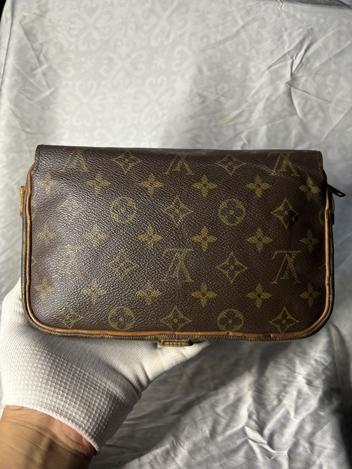 Louis Vuitton (very worn) Louis Vuitton Cluth Bag Vintage Size ONE SIZE - 2 Thumbnail