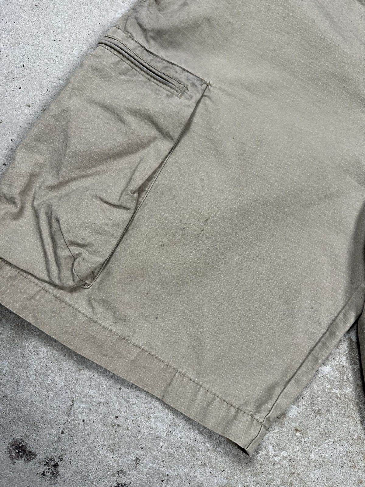 Nike × Vintage Vintage Y2K Nike Beige Baggy Cargo Shorts Swoosh Size US 38 / EU 54 - 6 Thumbnail
