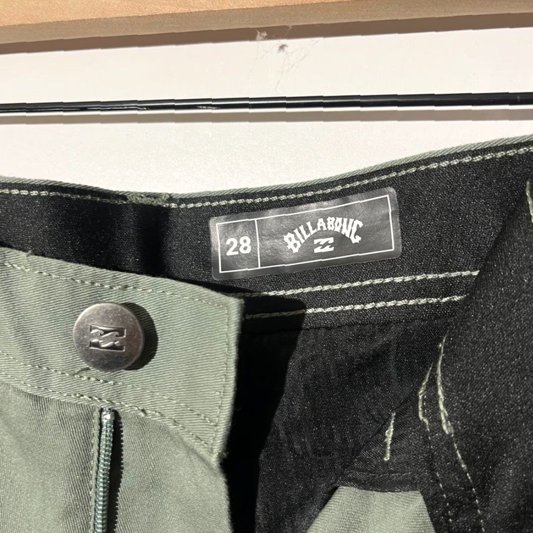 Billabong Billabong Mens Chino Shorts Green 28 Slim/Regular Rise Mid 10-12 in Cotton Blend Pocket Slash Front Zip Casual 2000s Retro Summer 28 Mens Size US 28 / EU 44 - 2 Thumbnail