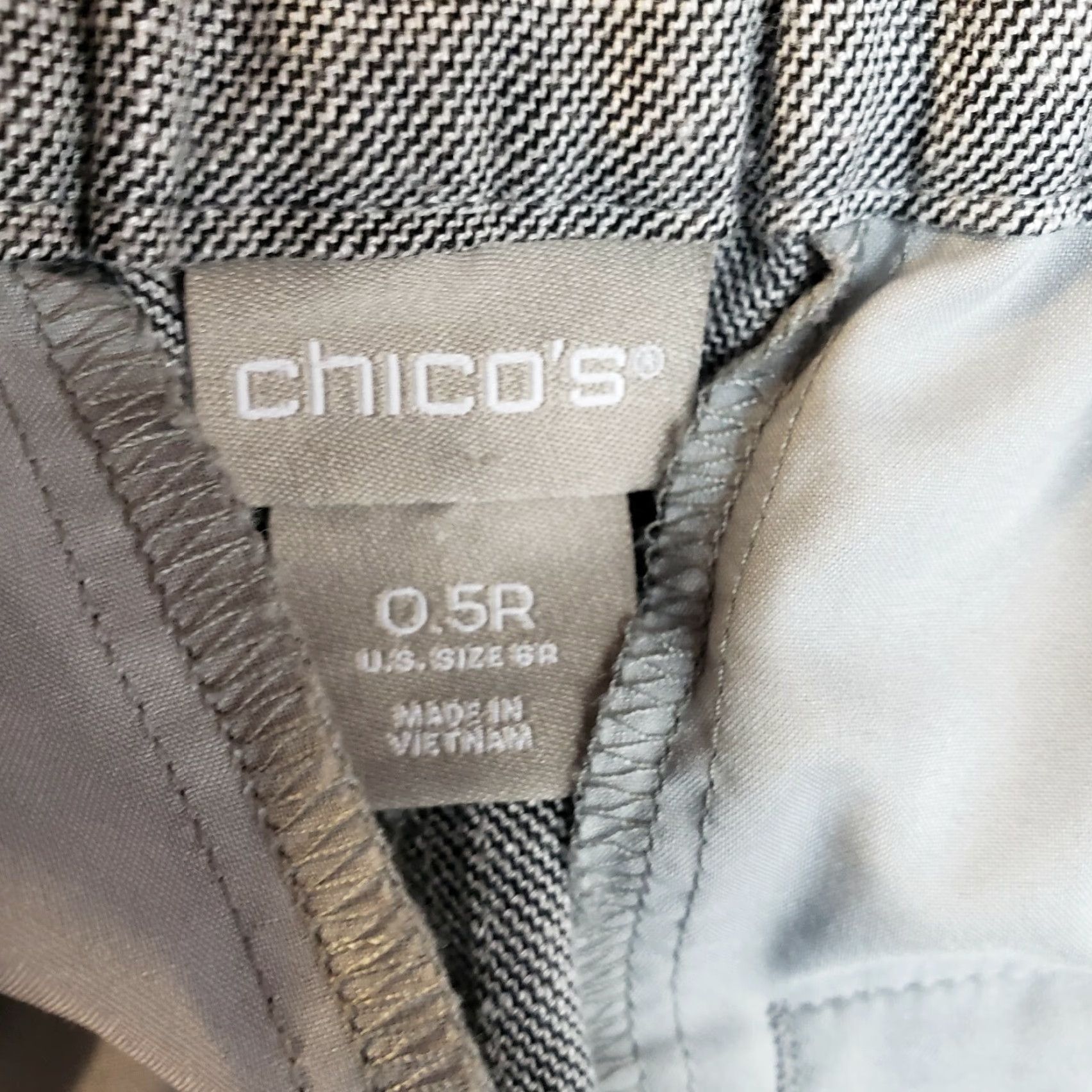 Vintage Chico's Womens Cropped Pants Gray Mid Rise Pull On Rayon Blend 6 Inseam 25.5 in Womens Pants Crop Size 28" / US 6 / IT 42 - 6 Thumbnail