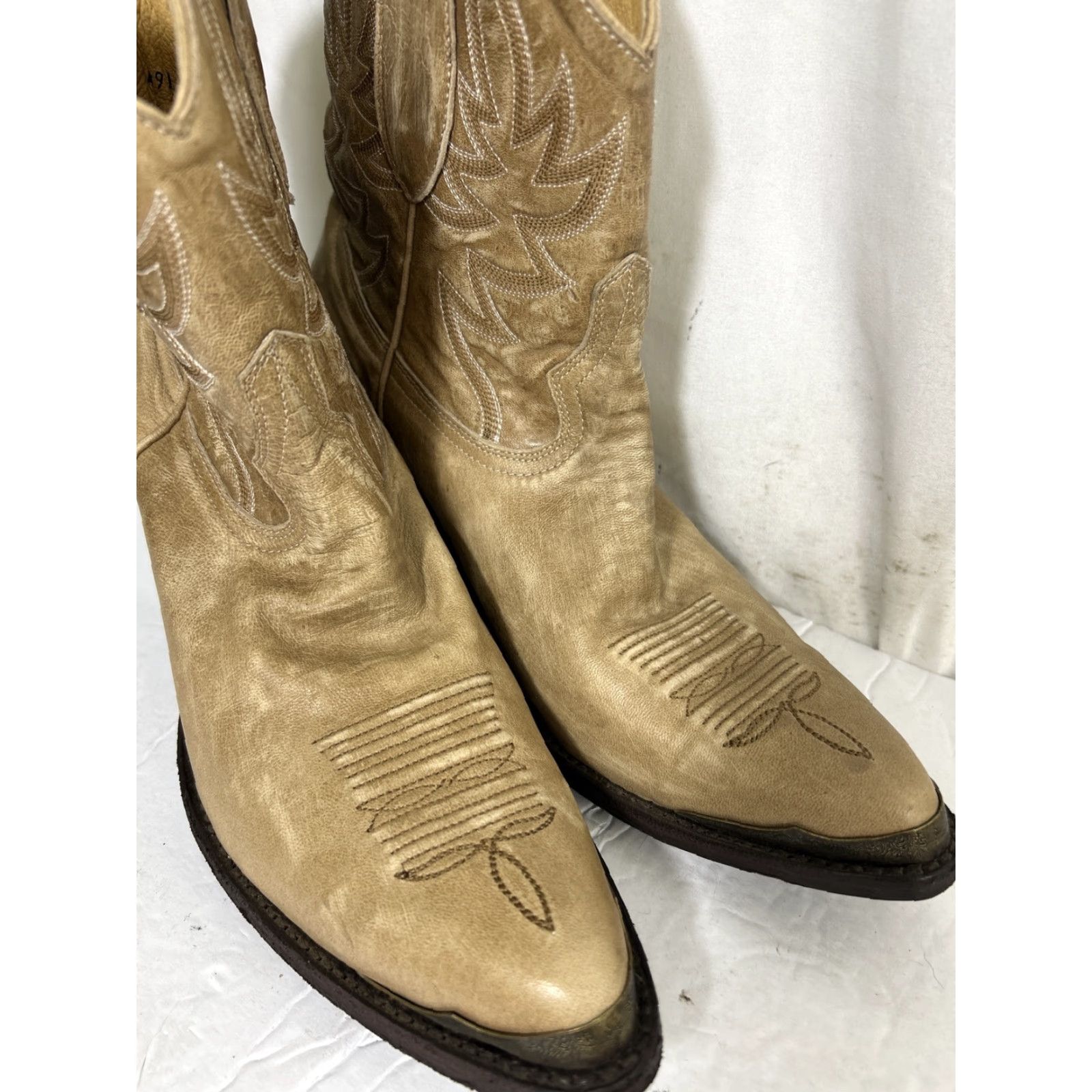 Vintage VINTAGE Idyllwind by Miranda Lambert Boots Ankle Beige Metal Tip Toe Womens 10B Leather Boots Size US 10 / IT 40 - 3 Thumbnail