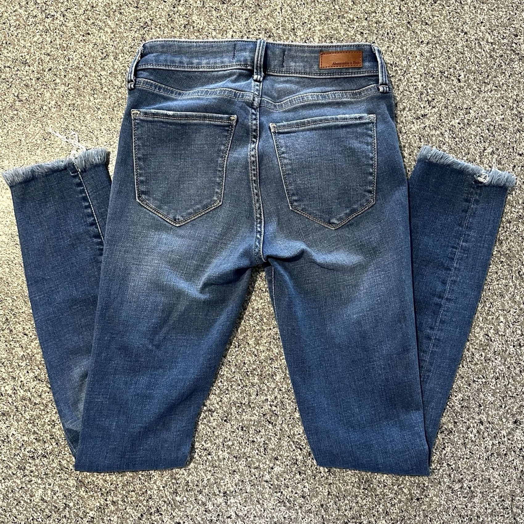 Abercrombie & Fitch Abercrombie & Fitch Jeans Womens 24 Skinny Mid Rise Distressed Blue Den im Size 28" / US 6 / IT 42 - 4 Thumbnail