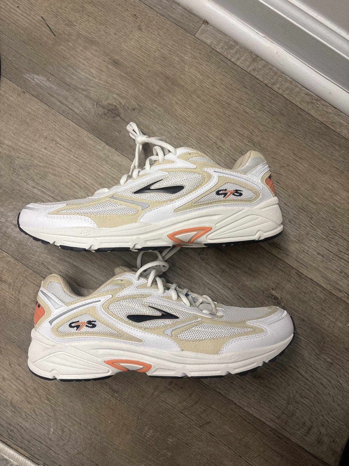 Brooks Brooks adrenaline GTS Size US 13 / EU 46 - 2 Thumbnail