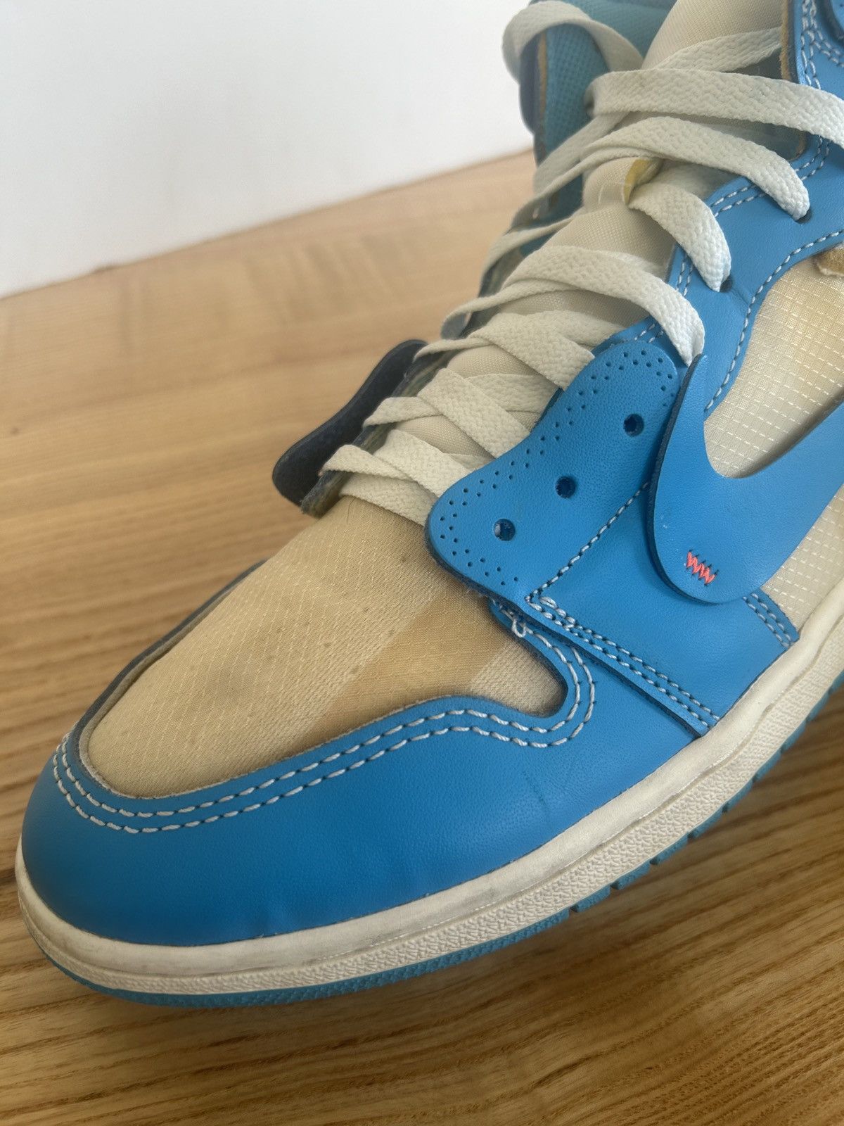 Jordan Brand Off-White x Air Jordan 1 Retro High OG ‘UNC’ Size US 10.5 / EU 43-44 - 9 Thumbnail
