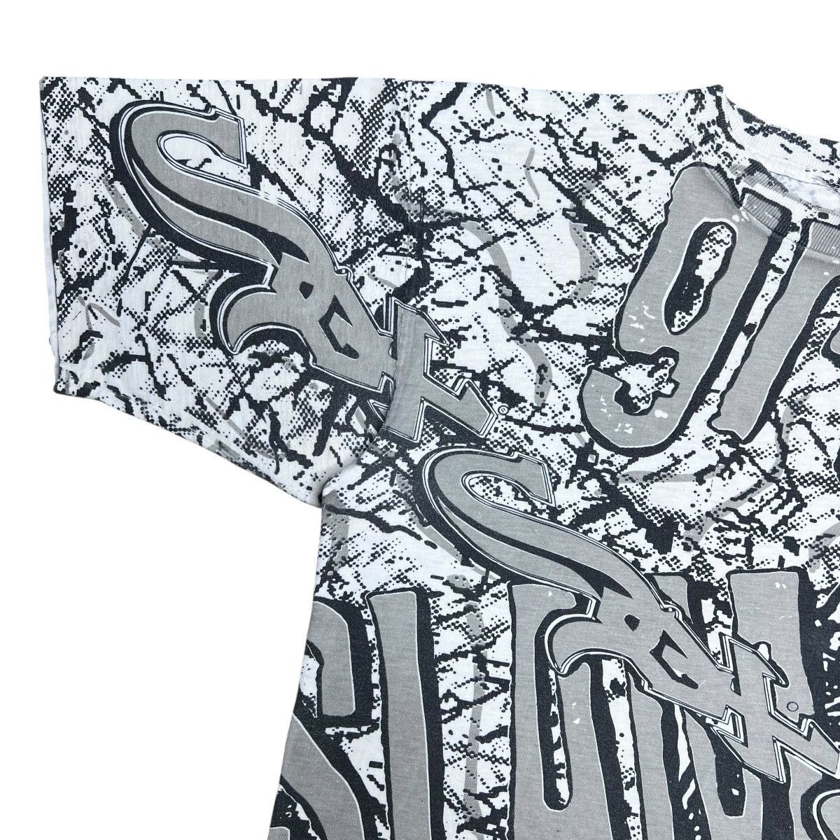 MLB Vintage 1991 MLB Chicago White Sox All Over Print Trench Tee Size US L / EU 52-54 / 3 - 11 Thumbnail