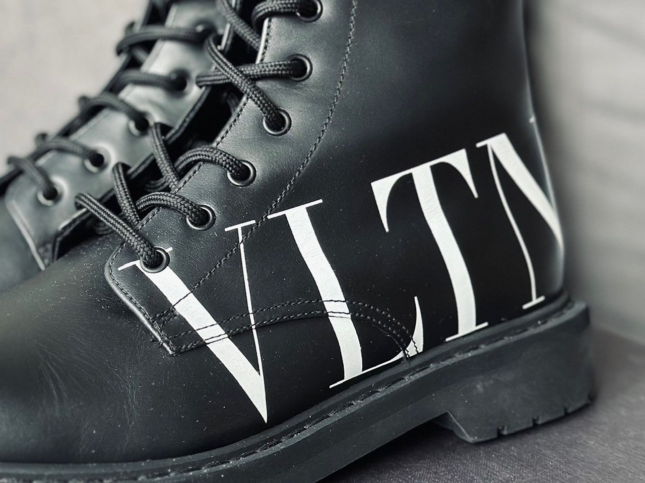 Valentino Black Leather White VLTN Logo Combat Boots Size US 8 / EU 41 - 7 Thumbnail