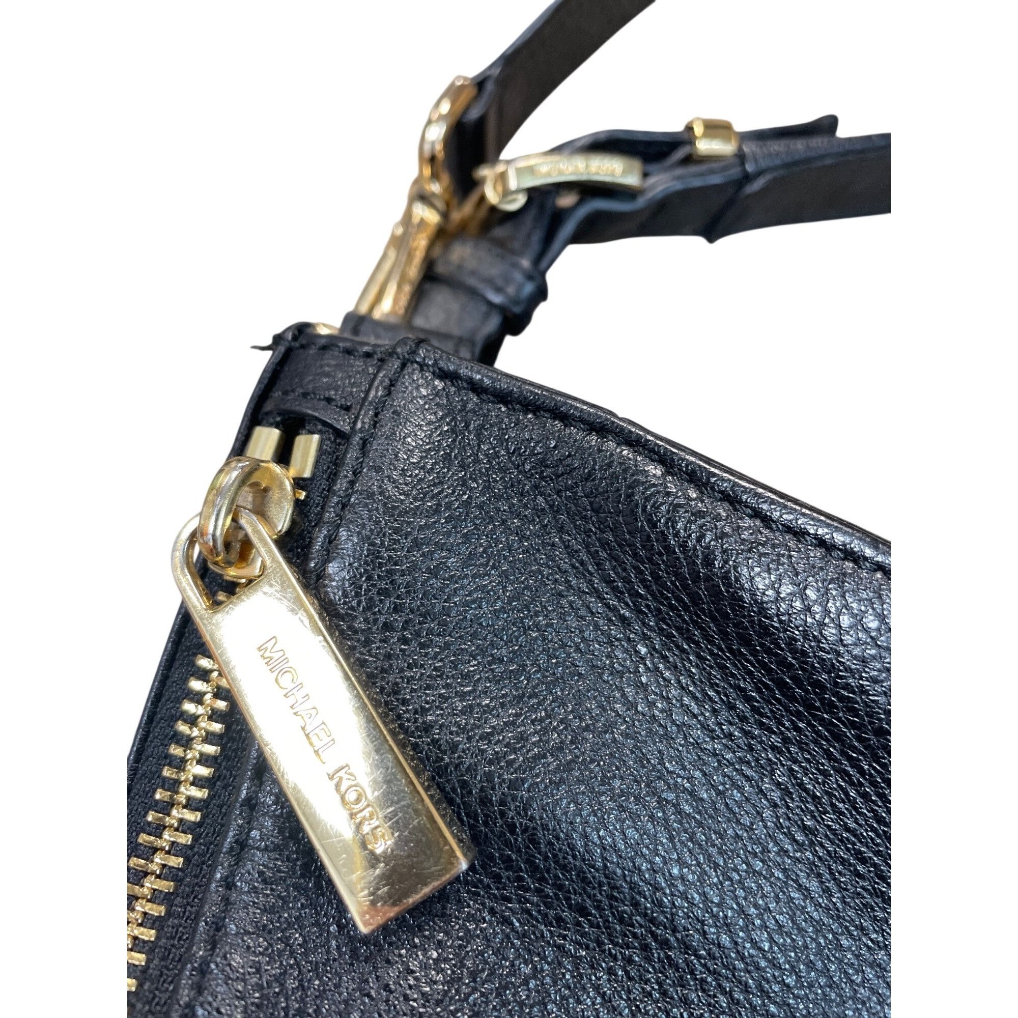 Michael Kors Michael Kors black leather pebbl;ed gold ware crossbody shou Size ONE SIZE - 6 Thumbnail