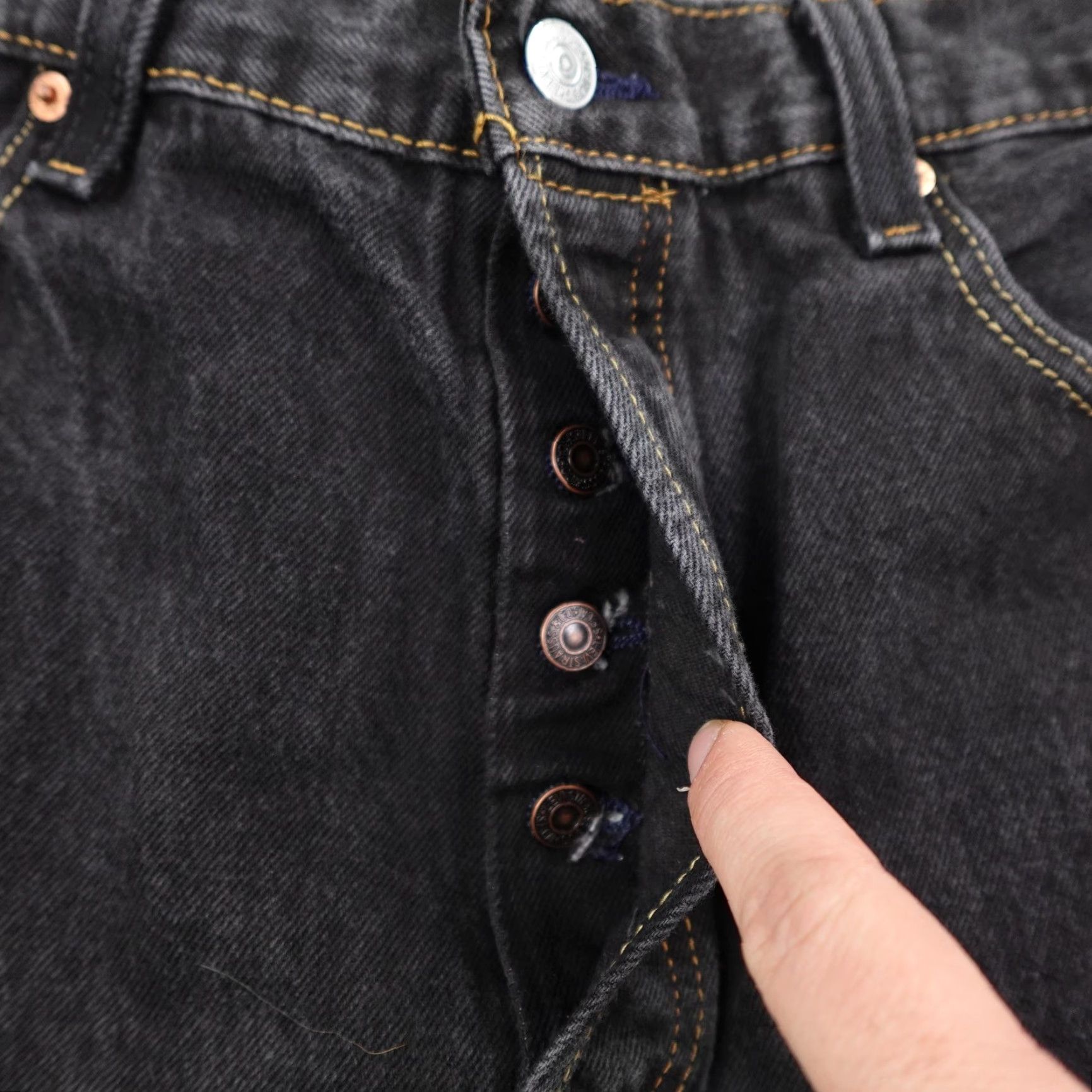 Levi's Levis Jeans 501 Button Fly Black Denim Straight Leg Faded Red Tab Mens 38x34 Size US 38 / EU 54 - 4 Thumbnail